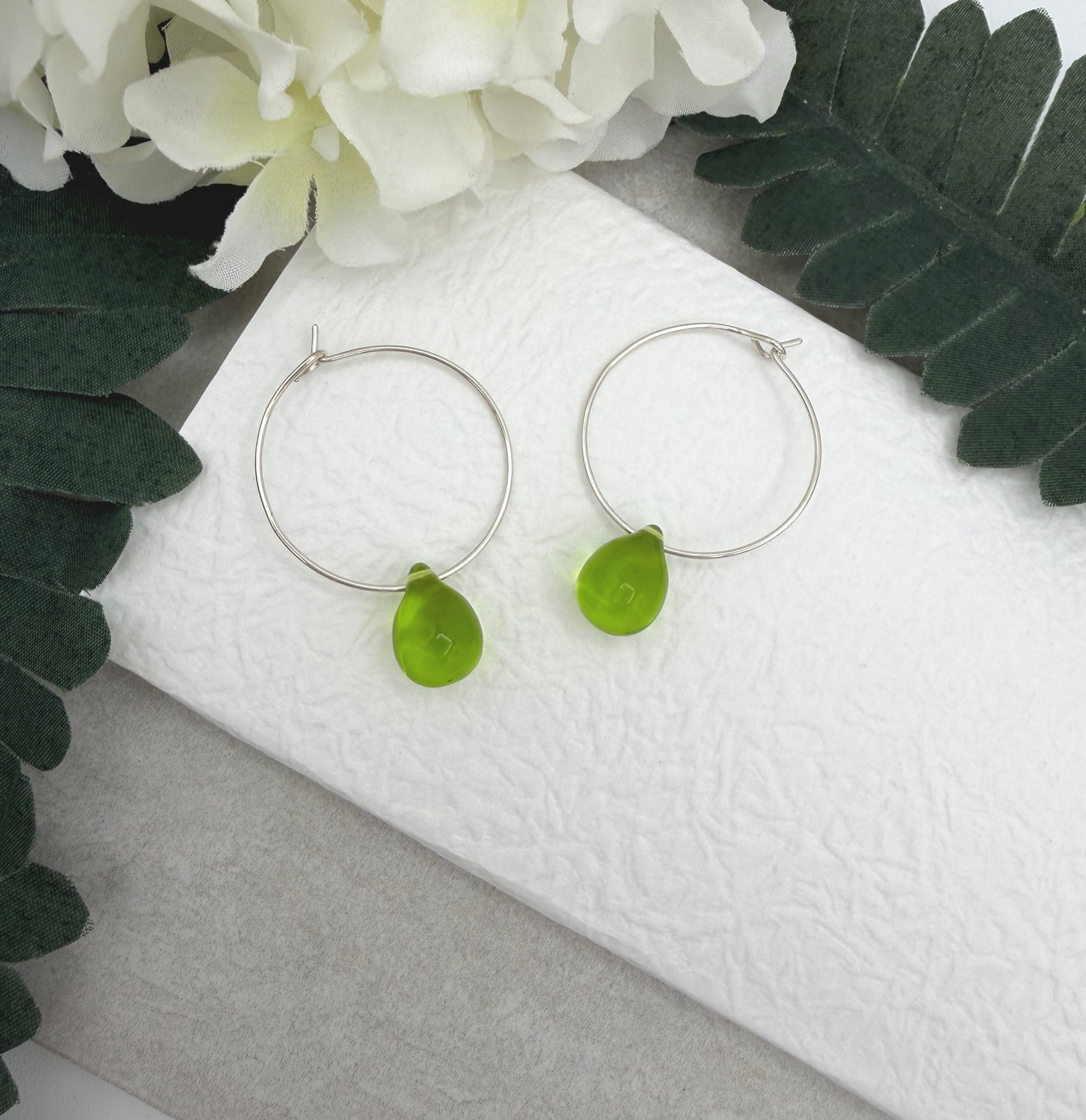 Hoop Earrings with Green Glass Teardrop Beads CHE-537