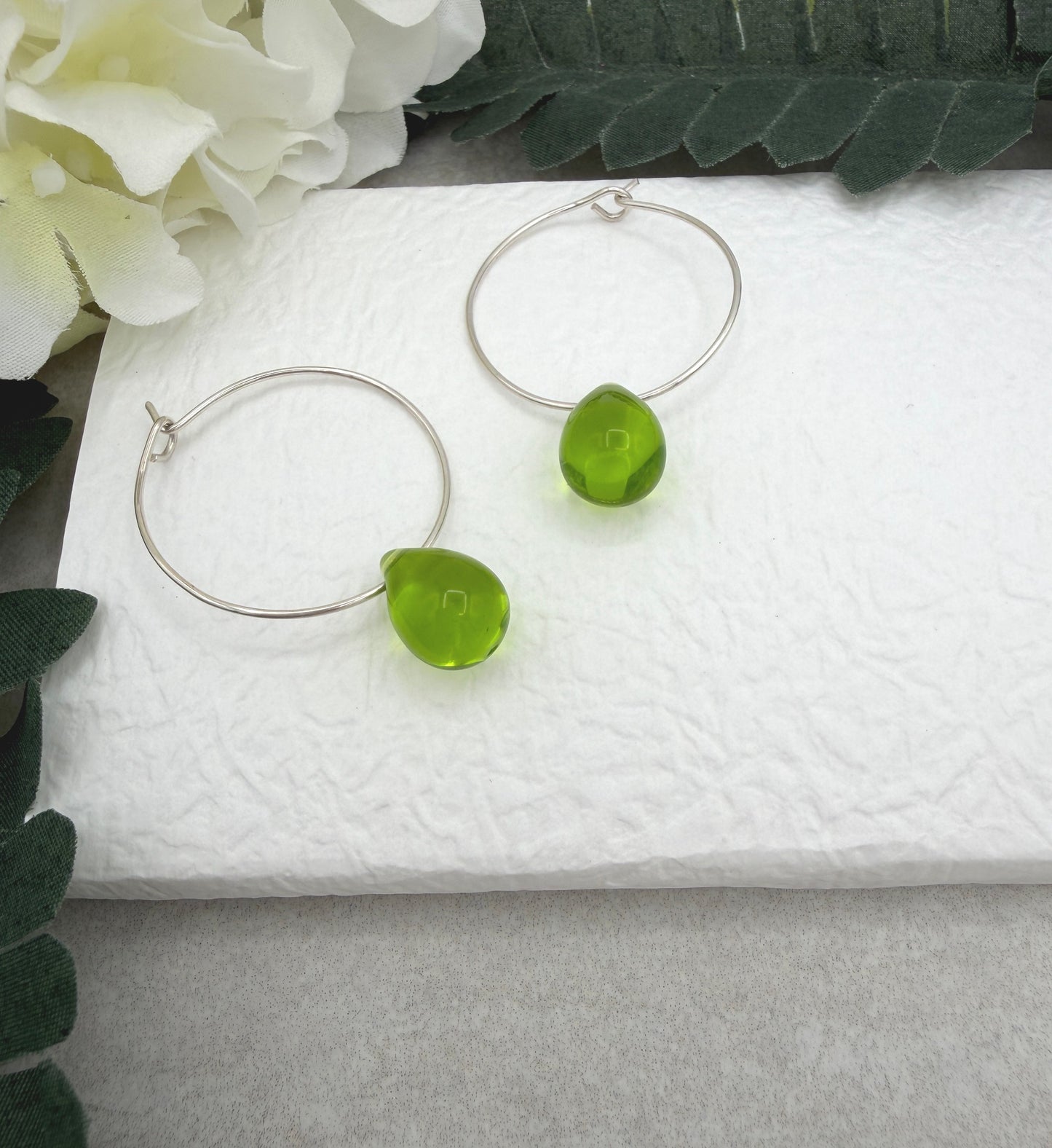 Hoop Earrings with Green Glass Teardrop Beads CHE-537
