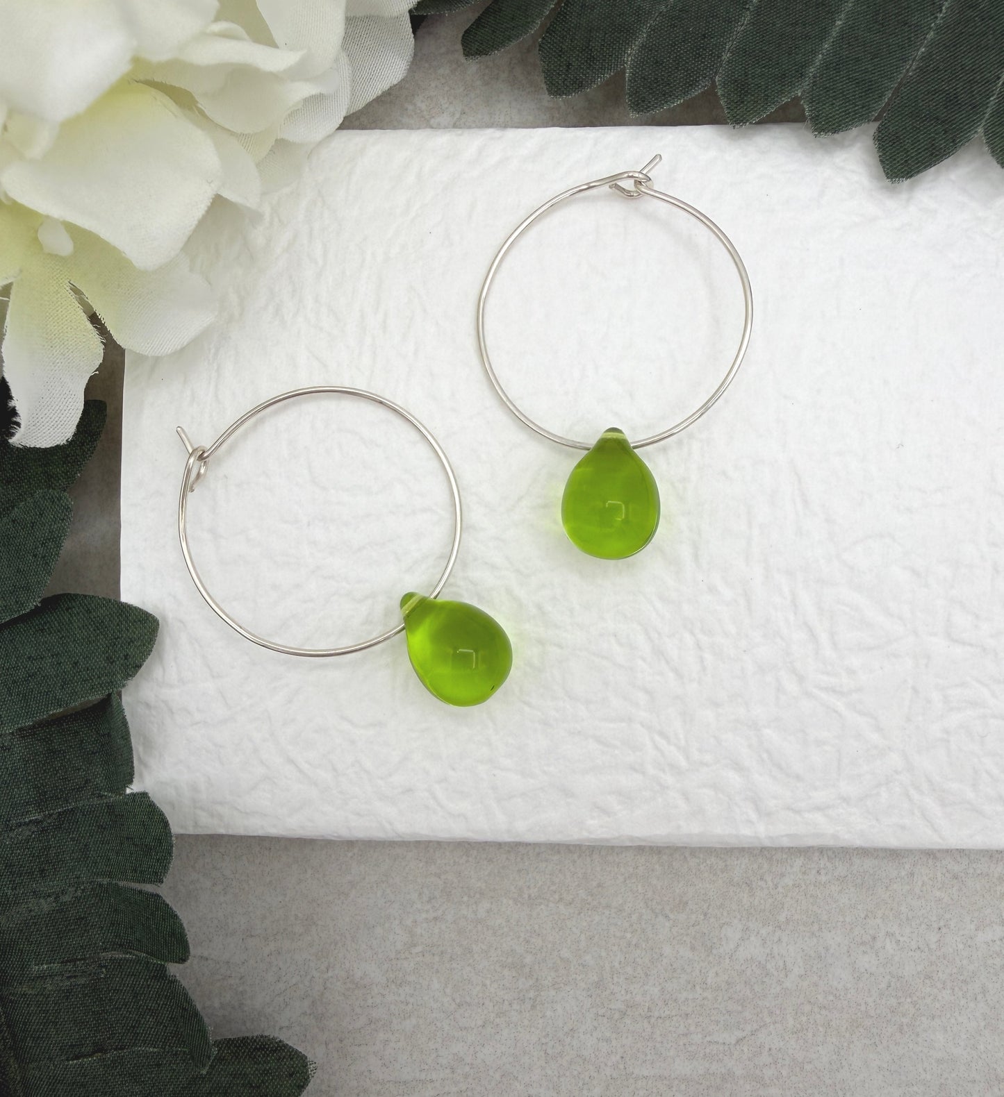 Hoop Earrings with Green Glass Teardrop Beads CHE-537