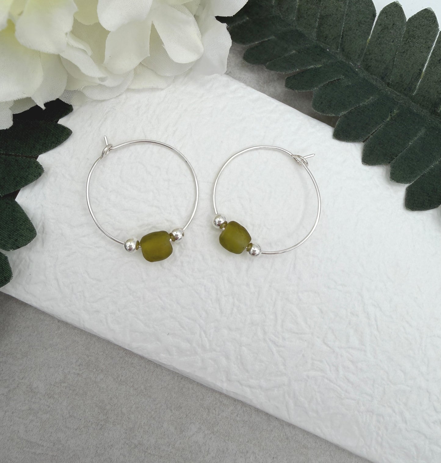 Hoop Earrings with Green Recycled Glass Beads and Sterling Silver Beads CHE-541