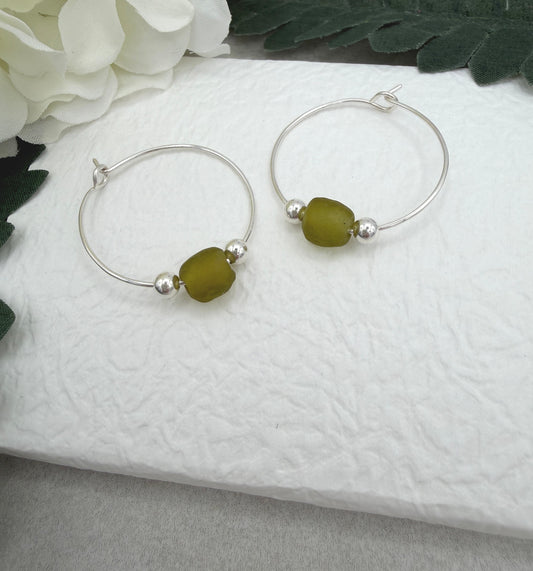 Hoop Earrings with Green Recycled Glass Beads and Sterling Silver Beads CHE-541