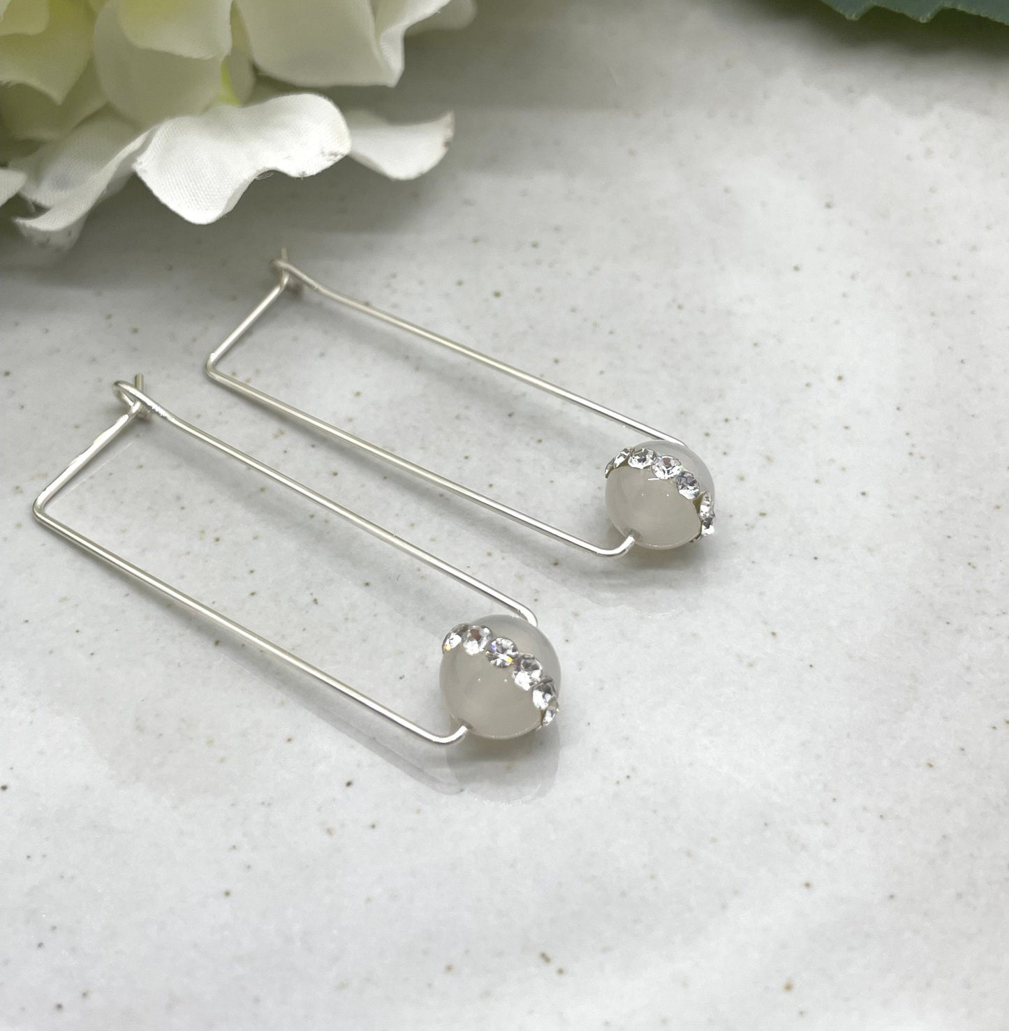 Rectangular Shaped Hoop Earrings with Agate and Rhinestone Beads CHE-441